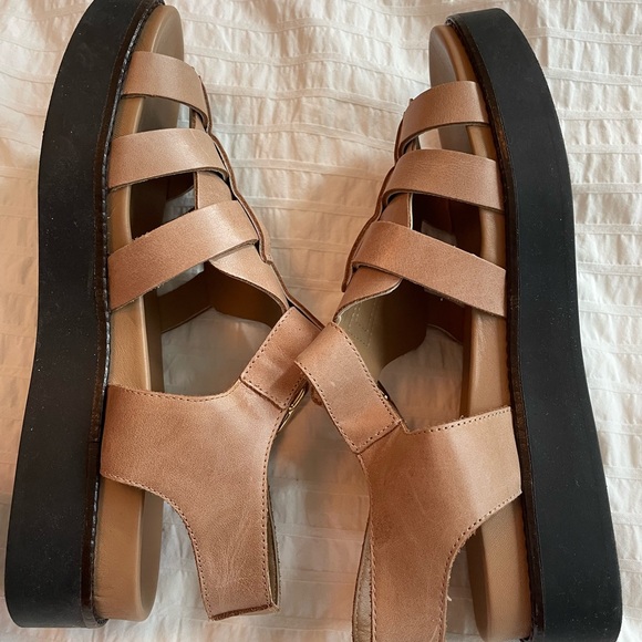 BRAND NEW, NEVER WORN fisherman sandals from Browns. In excellent conditon. - Picture 4 of 5